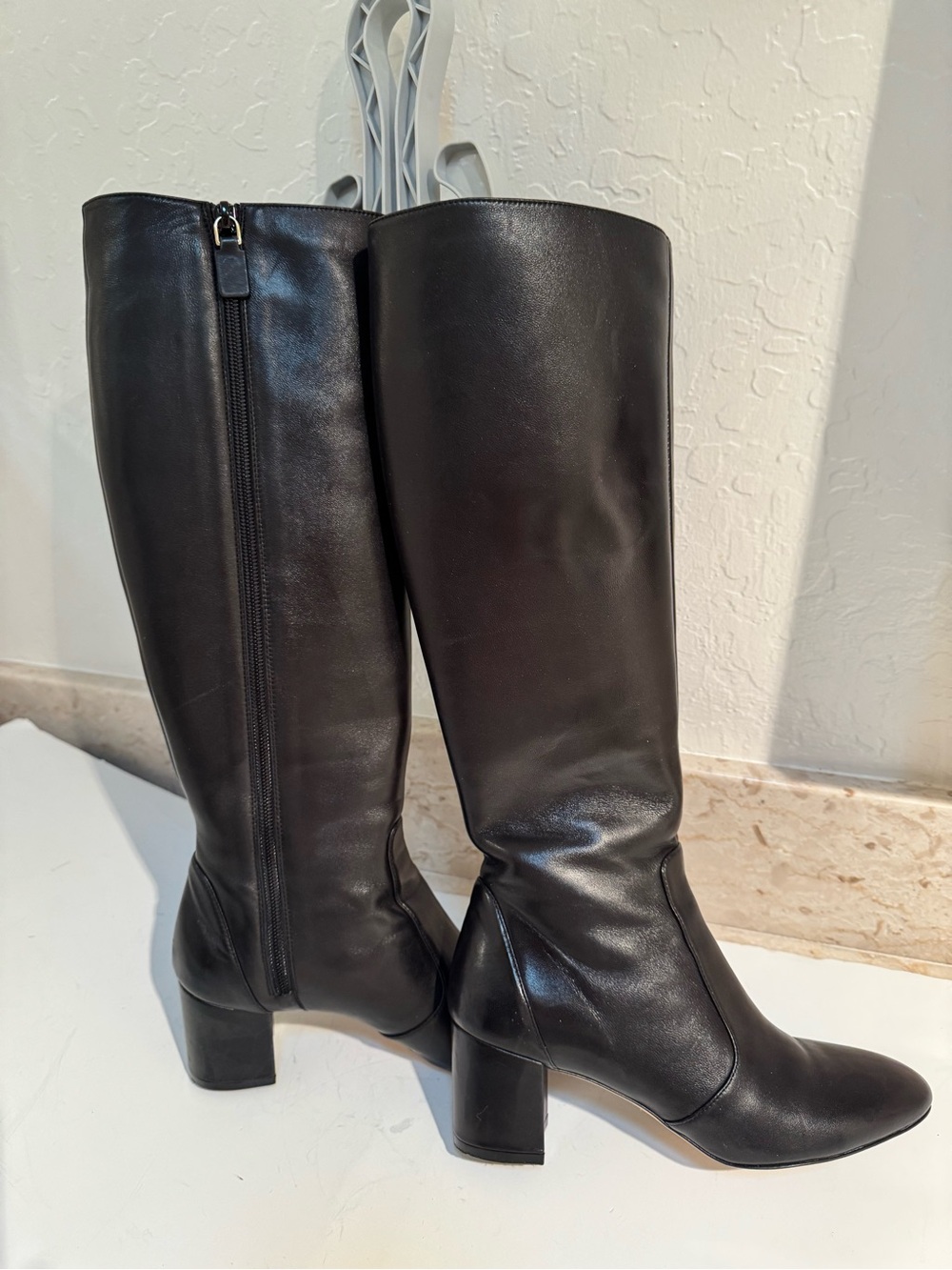Stuart Weitzman Black Leather Knee-High Block Heel Boots

Size 6M